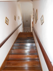 Escada que leva para os quartos